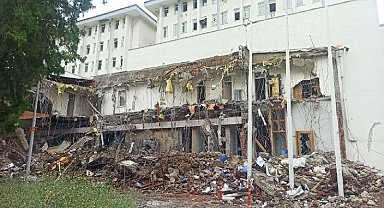 Malatya Adliye binasının yıkımına başlanıldı