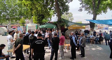 Malatya'da çarşı merkezinde kaldırımlardaki tezgahlar kaldırılıyor