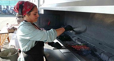 Malatya'nın tek kadın kebap ustası konteynerde ekmek mücadelesini sürdürüyor