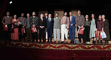 Mamak'ta 'Fareler ve İnsanlar' oyunu büyük ilgi gördü