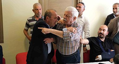 Manisa CHP'de kurultay talebi ortalığı karıştırdı