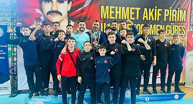 Manisa Güreş Eğitim Merkezi, Rize'de Türkiye şampiyonu oldu