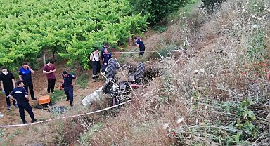 Manisa'da devrilen traktörün altında kalan sürücü hayatını kaybetti