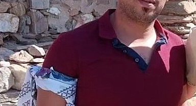 Manisa'da devrilen traktörün altında kalan sürücü öldü