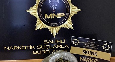 Manisa'da şüpheli araçtan yarım kilo skunk çıktı: 2 şüpheli tutuklandı