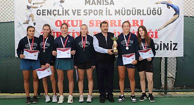 Manisa'da yapılan Okul Sporları Tenis Türkiye Şampiyonası sona erdi