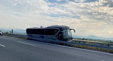 Manisa'da yolcu otobüsü bariyerlere girdi: 1 ölü