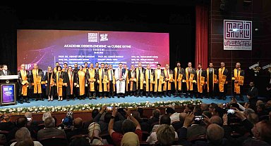 Mardin Artuklu Üniversitesi'nde cübbe giyme töreni