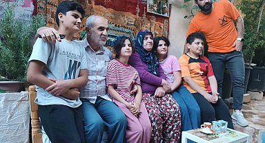 Mardinli çift kaybettikleri evladının acısını yaşadıkları sokağı yeşillendirerek unutmaya çalışıyor