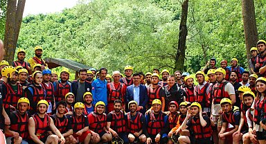 Masa tenisi için geldiler rafting yaptılar
