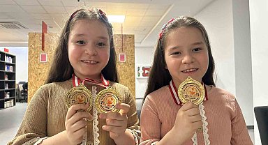 Matematikte dünya şampiyonu 8 yaşındaki ikizler üst üste rekor kırdı