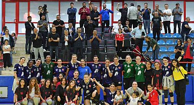 Mavi Kelebekler iddialı gitti