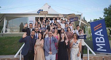 MBA Okulları ortaokul ve lise mezunları 2023 mezuniyet balosunda buluştu