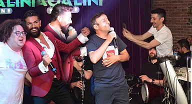 Mehmet Çevik konukları ile doyasıya eğlendirdi