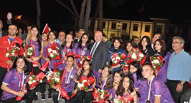Menteşe Spor Lisesi Kız Hokey takımı Türkiye şampiyonu oldu