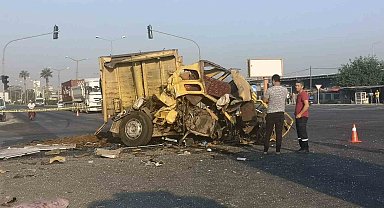 Mersin'de 2 kişinin öldüğü, 27 kişinin yaralandığı feci kaza kamerada