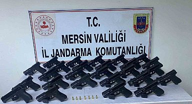 Mersin'de bir kamyonette 26 tabanca ele geçirildi: 4 tutuklama