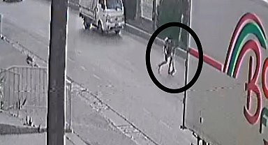 Mersin'de iki ayrı kaza güvenlik kamerasına yansıdı