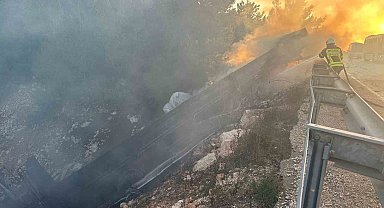 Mersin'de kaza yapan tır alev alev yandı