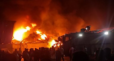 Mersin'de plastik fabrikasında yangın