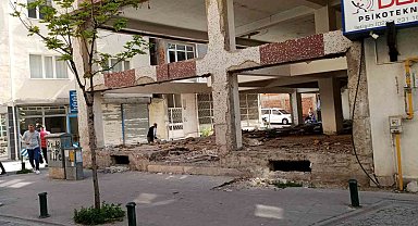 Metruk binadan saçılan kötü koku vatandaşları rahatsız ediyor