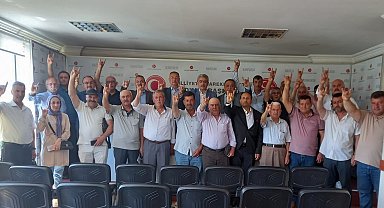 MHP'ye katılanlara rozetleri törenle takıldı