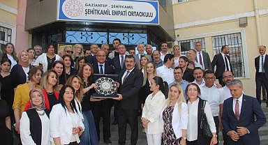 Milli Eğitim Bakanı Tekin, Gaziantep'te öğrencilerle buluştu