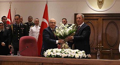 Milli Savunma Bakanlığında devir teslim töreni