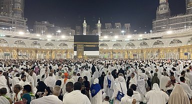 Milyonlarca hacı adayı Kâbe'sine kavuştu
