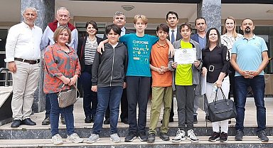 Mimar Sinan Ortaokulu Matematik ödüllerini aldı