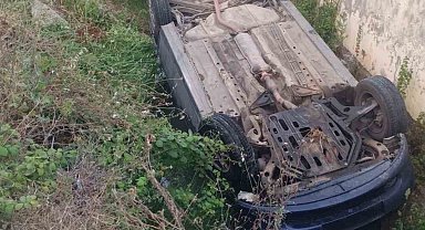 Minibüs ile otomobil çarpıştı: 3 yaralı