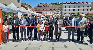 Minik ellerin elinde hayat bulan özgün tasarımlar Saray Bahçesi'ndeki sergide yerini aldı