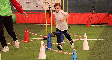 Minik halı sahada ter döktü