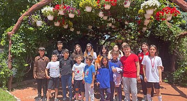 Minik halterciler Keçiören'i gezdi