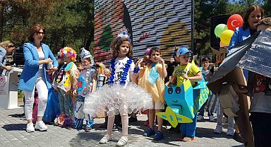 Minik öğrenciler çevre kirliliğine dikkat çekti