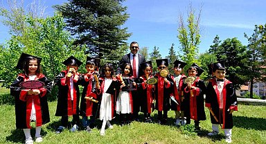 Minik öğrenciler mezuniyet heyecanı yaşadı