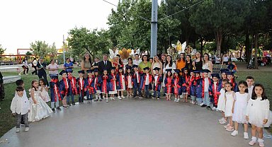 Minik öğrencilerin mezuniyet heyecanı