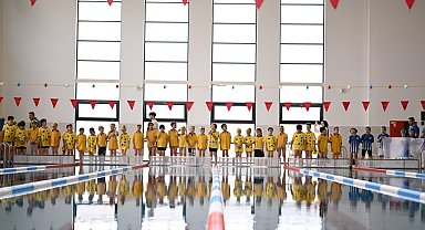 Minikler Kartepe'de kulaç attı