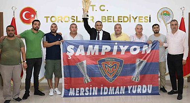 MİY Taraftarlar Derneğinden Başkan Yılmaz'a kupa teşekkürü