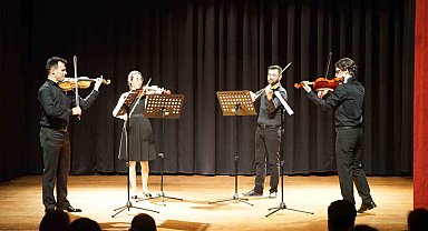 Moni Keman Dörtlüsü verdiği konserle kulakların pasını sildi