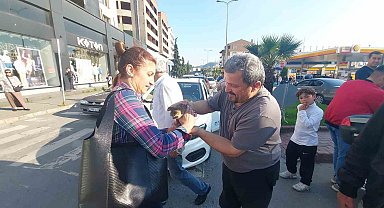 Motora sıkışan kedi için seferber oldular