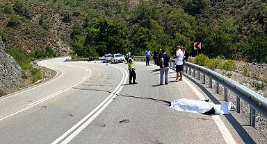 Motosiklet bariyerlere çarptı: 1 ölü