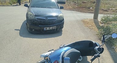 Motosiklet ile otomobil çarpıştı: 1 yaralı