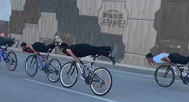 Motosiklet ve bisiklet sürücüleri yürekleri ağza getirdi