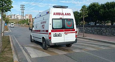 Motosiklette dengesini kaybedip düştü