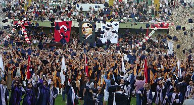 MSKÜ'de binlerce öğrenci mezuniyet mutluğu yaşadı