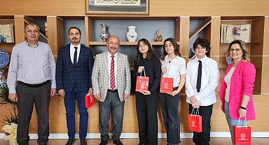 Müdür Başyiğit, Türkiye üçüncüsü öğrencilerle bir araya geldi