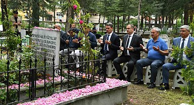 Müftüzade Gülcü İsmail Efendi kabri başında dualarla anıldı