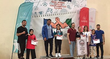 Muşlu demir bilek sporcu çift kolda başarıya ulaştı