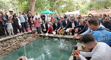 Mut Karacaoğlan ve Kayısı Festivali başladı